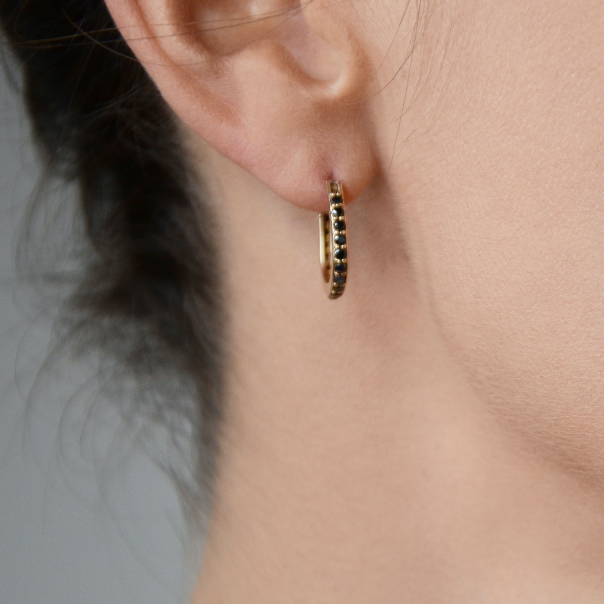 SMALL HOOP EARRING | BLACK DIAMOND